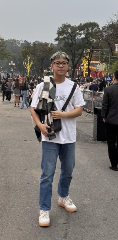 Nhật Minh trên xe buýt