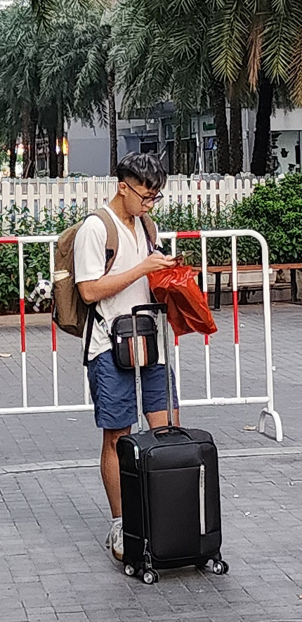 Nhật Minh tại quán cà phê
