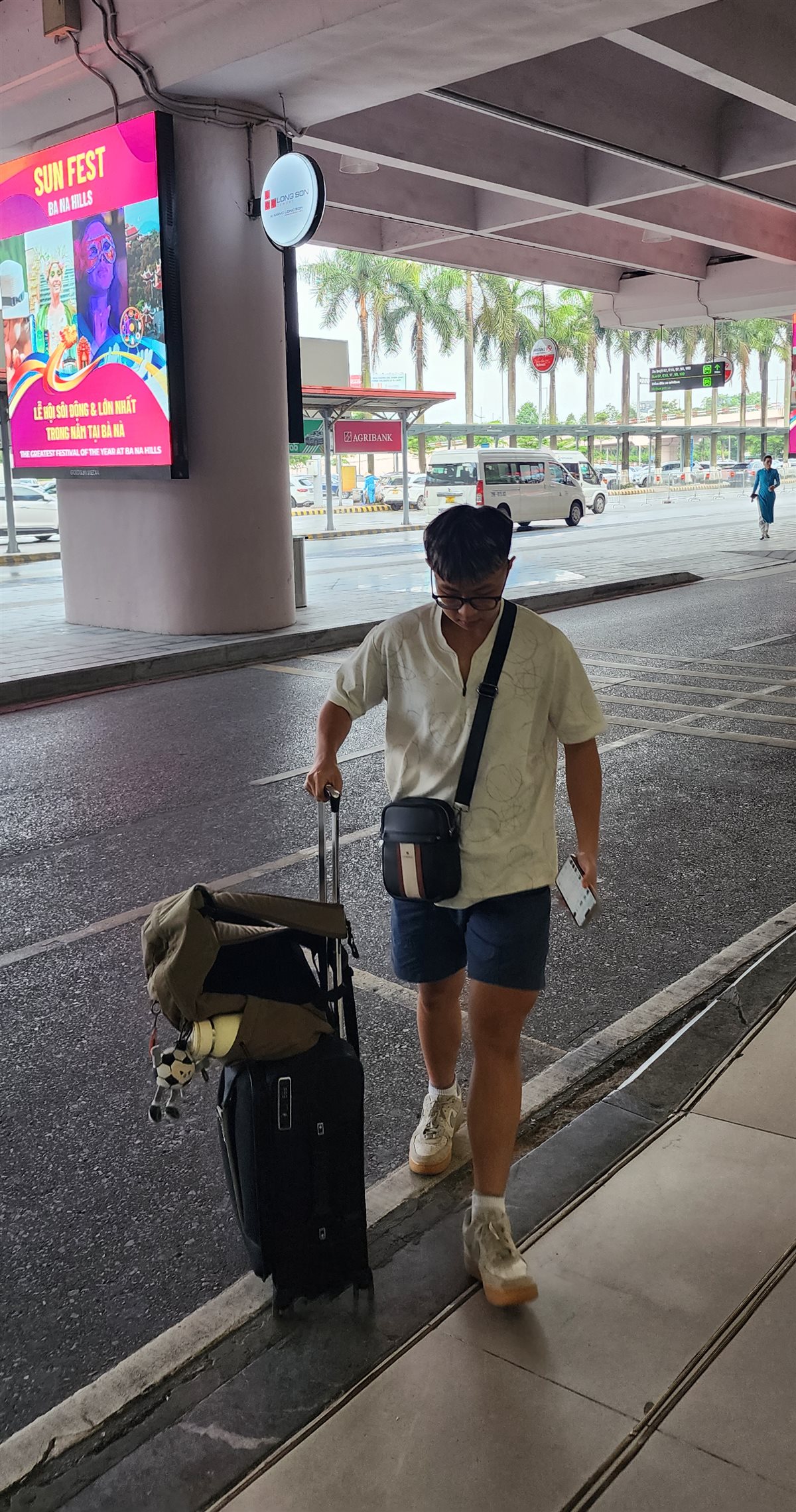 Nhật Minh tại sân bay